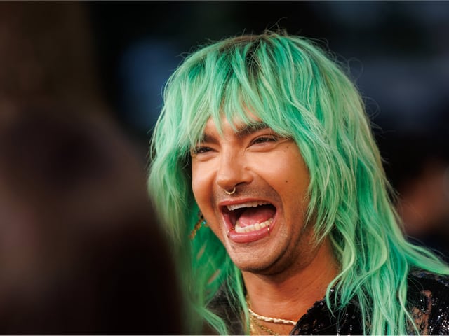 Bill Kaulitz sorgt mit Strand-Auftritt für Verwirrung.