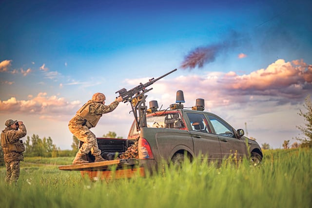 Des militaires ukrainiens, en mai 2025, dans la région de Donetsk.