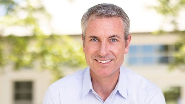 El director ejecutivo de la empresa tecnológica Astronomer, Andy Byron, renunció a su cargo y la compañía aceptó su dimisión de forma inmediata.