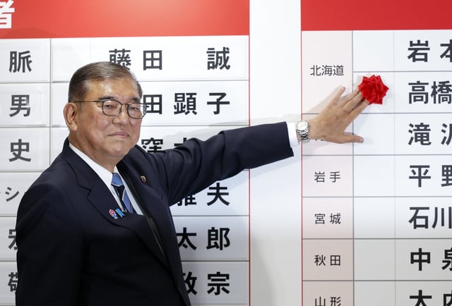 El primer ministro Shigeru Ishiba, en el bunker de su partido, tras las elecciones
