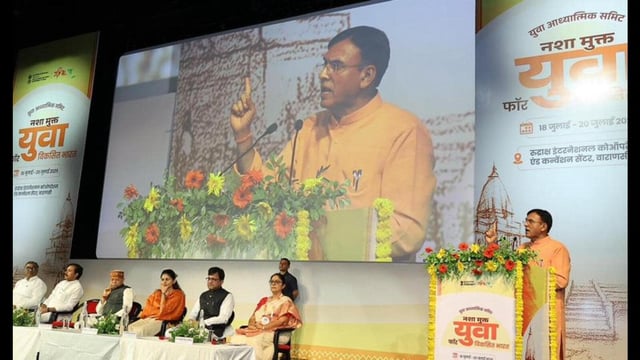 Dr Mansukh Mandaviya speaking at the Youth Spiritual Summit on the theme Nasha Mukt Yuva for Viksit Bharat in Varanasi on Sunday. (HT Photo)