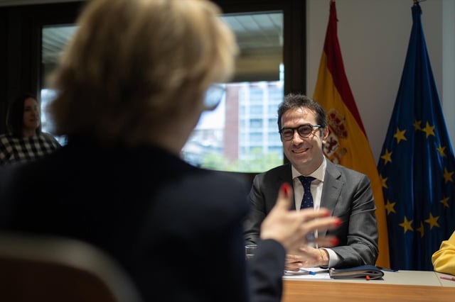 El ministro de Economía, Comercio y Empresa, Carlos Cuerpo  durante una reunión con la comisaria europea de Servicios Financieros, en la sede del Ministerio de Economía, Comercio y Empresa