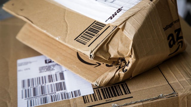 Beschädigte Postpakete.
