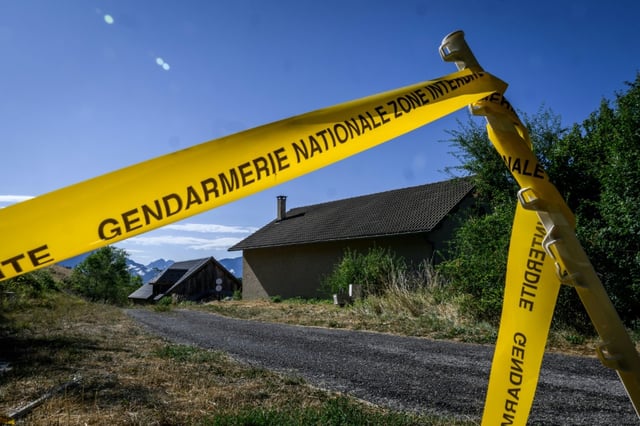 La maison du hameau Les Brès, dans les Hautes-Alpes, où un septuagénaire est soupçonné d'avoir tué par balles sa femme également septuagénaire et leur fille, le 21 juillet 2025