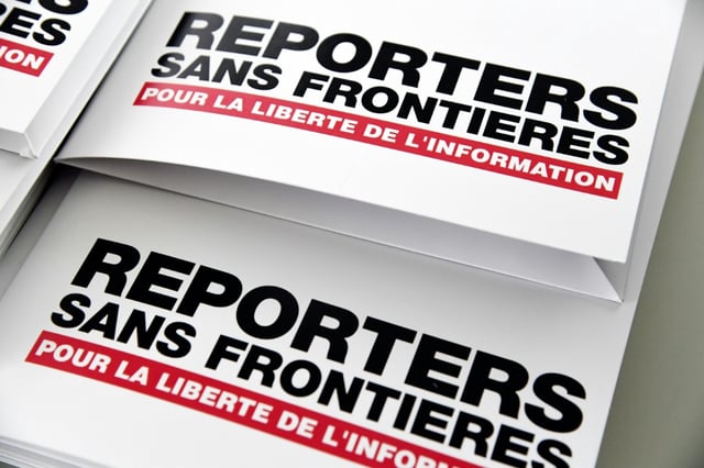 L'ONG Reporters sans frontières appelle à un "sursaut européen" face aux "menaces" pesant sur l'audiovisuel public du Vieux continent, suggérant notamment de taxer les plateformes numériques pour le financer, dans un rapport publié lundi