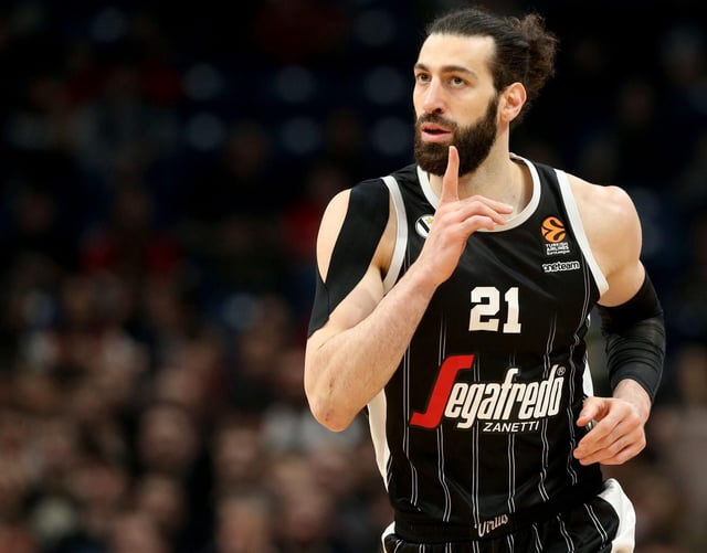 Tornike Shengelia en un partido del Virtus Bologna
