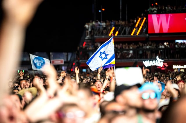 Eine Israel-Flagge bei dem Auftritt vom US-Rapper Macklemore. Das Open-Air-Festival mit rund 60.000 Besuchern fand vom 17. bis zum 20. Juli statt