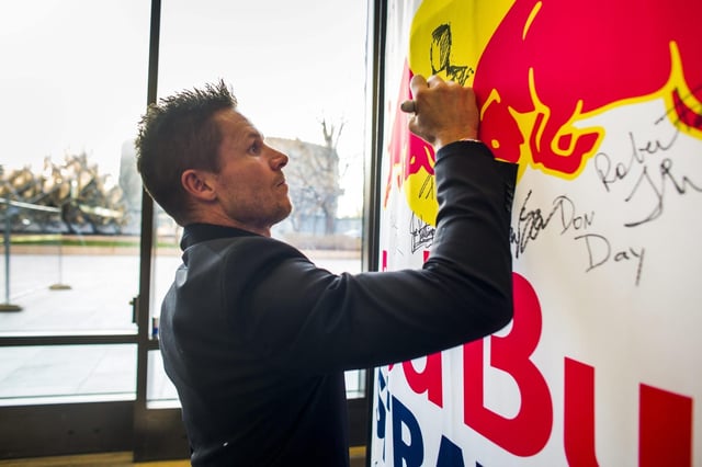 Red Bull le rinde homenaje a Felix Baumgartner