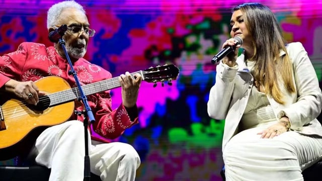 Gilberto Gil y su hija Preta en el escenario, en una de las últimas apariciones públicas de ambos ante de la internación final de la cantante