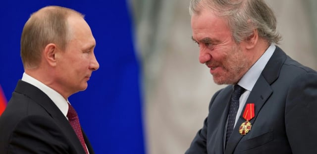 Le chef d'orchestre russe Valeri Guerguiev avec le président Vladimir Poutine lors d'une remise de décoration au Kremlin le 22 septembre 2016