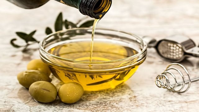 Una marca de aceite de oliva proveniente de Mendoza fue vetada por Anmat 
