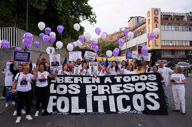 Relatives of political prisoners hold balloons during a vigil outside the headquarters and detention centre of the Bolivarian National Intelligence Service (SEBIN) known as "Helicoide", in Caracas, Venezuela April 10, 2025. REUTERS/Gaby Oraa/File Photo