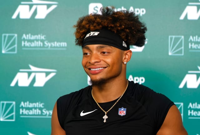 New York Jets quarterback Justin Fields answers questions from reporters at NFL football minicamp, Wednesday, June 11, 2025, in Florham Park,N.J. (AP Photo/Noah K. Murray)