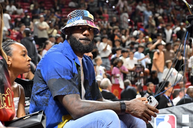 At DraftKings, the Lakers remain the betting favorites to keep LeBron James through at least the start of the upcoming season, but the Mavericks and Cavaliers are both now listed at 6-to-1 or shorter.