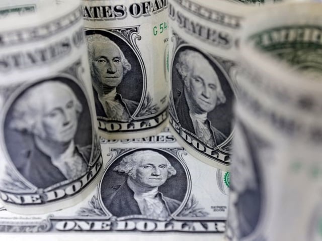 FOTO DE ARCHIVO: Billetes de dólar estadounidense aparecen en esta ilustración tomada el 17 de julio de 2022. REUTERS/Dado Ruvic/Ilustración/Archivo