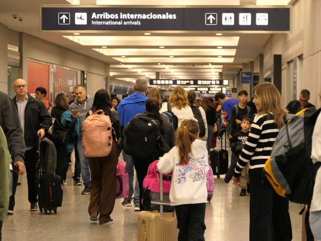 Exodo de vacaciones de invierno en Aeroparque. Los vuelos salieron con normalidad pese a una asamblea gremial. Foto: Enrique García Medina