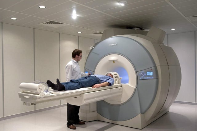Una resonancia magnética en un hospital, en una foto de archivo.