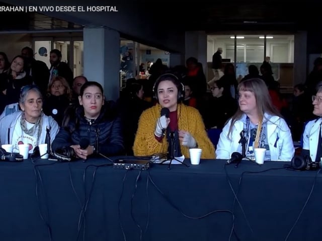 Julia Mengolini transmitió con Futurock desde la puerta del Garrahan.