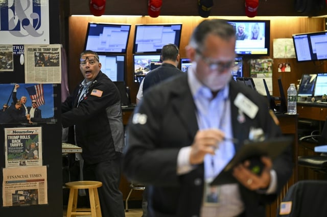 Des opérateurs à la Bourse de New York, le 18 juillet 2025