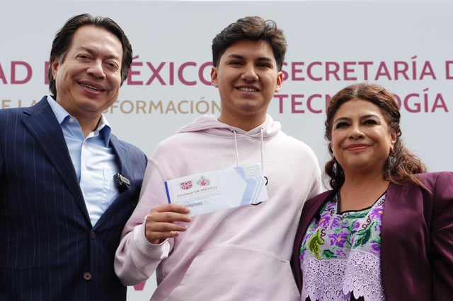Que ningún estudiante universitario se queda atrás por falta de recursos para trasladarse, es la instrucción de la presidenta Claudia Sheinbaum Pardo.