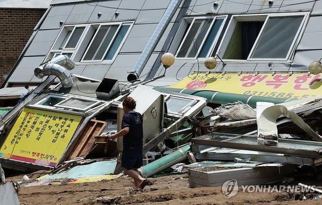 This July 21, 2025, photo shows a building destroyed by last week's torrential rains in Gapyeong County, Gyeonggi Province. (Yonhap)