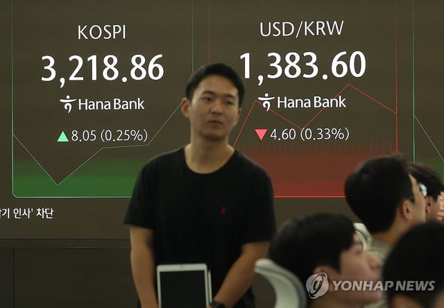 This photo taken July 22, 2025, shows the dealing room of Hana Bank in central Seoul. (Yonhap)