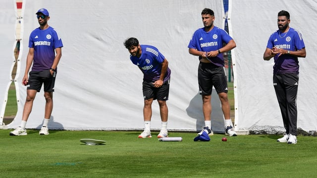 From left, Prasidh Krishna, Shardul Thakur, Anshul Kamboj and Mohammed Siraj during a practice session ahead of the fourth Test cricket match