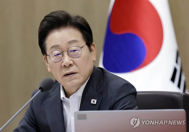 President Lee Jae Myung presides over a Cabinet meeting at the presidential office in Seoul on July 22, 2025. (Pool photo) (Yonhap)