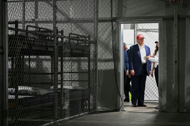 Die Menschenrechtsorganisation Human Rights Watch hat die Haftbedingungen für Migranten in US-Abschiebegefängnissen scharf kritisiert. In den Haftzentren herrschten "unmenschliche" Bedingungen, hieß es in einem Bericht der NGO.