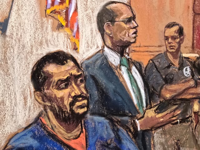 Le chef de gang équatorien Jose Adolfo Macias Villamar, connu sous le nom de «Fito», à côté de son avocat Alexei Schacht à New York le 21 juillet 2025.