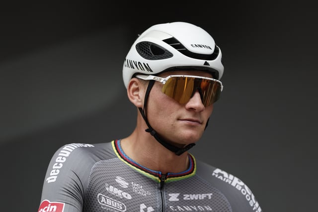Cycling - Tour de France - Stage 15 - Muret to Carcassonne - Muret, France - July 20, 2025 Alpecin-Deceuninck's Mathieu Van Der Poel before the start of Stage 15 REUTERS/Benoit Tessier/File Photo
