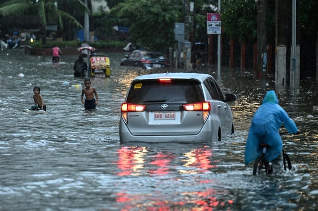 Inondations à Manille après de fortes pluies de mousson, le 22 juillet 2025 aux Philippines