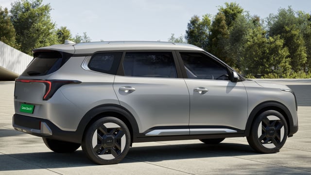 The Kia Carens Clavis EV gets two battery packs - 42 kWh with 404 km (MIDC) range, and 51.4 kWh with 490 km (MIDC) range.