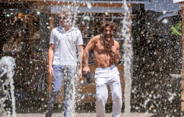 People cool off during the heatwave in Catania, Italy, July 21, 2025. REUTERS/Marco Restivo      TPX IMAGES OF THE DAY