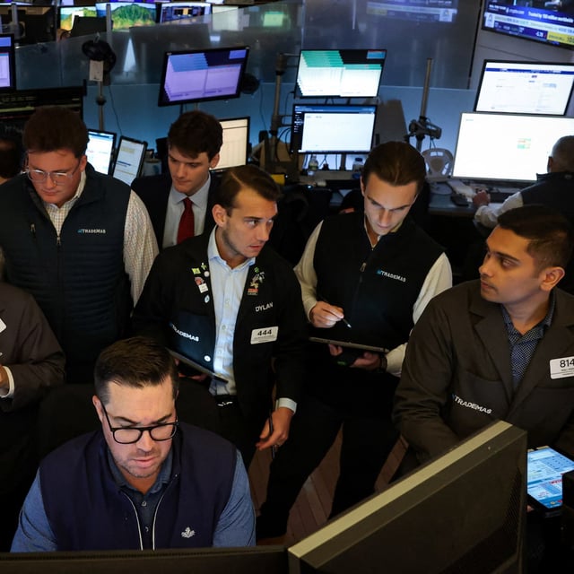 Traders work on the floor at the New York Stock Exchange (NYSE) in New York City, U.S., July 21, 2025.  REUTERS/Brendan McDermid
