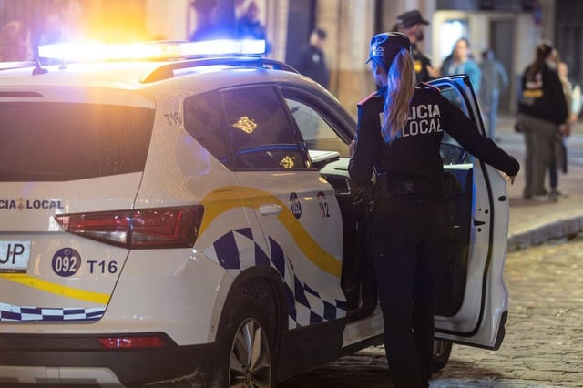 Agentes de la Policía Local dieron el alto a la conductora tras observar que conducía de forma errática.