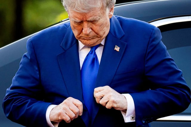 Donald Trump défie l’Union européenne sur le terrain commercial, menaçant d’imposer des droits de douane massifs à partir du 1<sup>er</sup> août.
