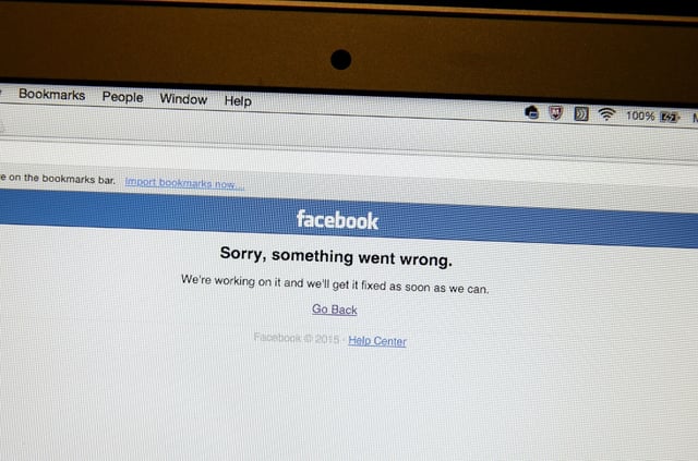 Die Bundesregierung darf ihre Facebook-Seite einer Gerichtsentscheidung zufolge weiter nutzen. Das teilte das Verwaltungsgericht Köln mit und gab Klagen der Bundesregierung und der Facebook-Mutter Meta gegen ein Verbot überwiegend statt.