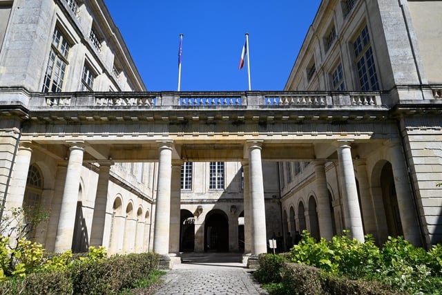 Le tribunal judiciaire de La Rochelle a condamné l’octogénaire qui avait renversé une fille en voiture à quatre ans de prison avec sursis mardi 22 juillet 2025.
