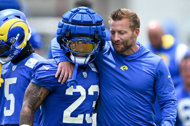 Rams head coach Sean McVay talks with running back Kyren Williams during an OTA practice June 3, 2025, in Woodland Hills. (Photo by David Crane, Los Angeles Daily News/SCNG)
