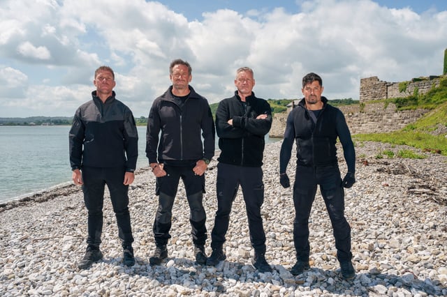 Pictured: DS Chris, DS Foxy, DS Billy and DS Rudy standing group shot on beach after end of course
