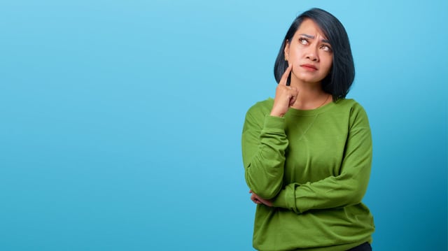Hablar solo en voz alta es un hábito común y, según expertos, puede ser beneficioso para la concentración, la memoria y la regulación emocional/Foto: Canva