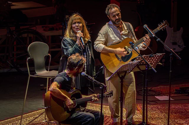 Homenaje histórico en el Grec al mítico álbum ‘Dioptria’, de Pau Riba. En la foto, Maria del Mar Bonet y Caïm Riba