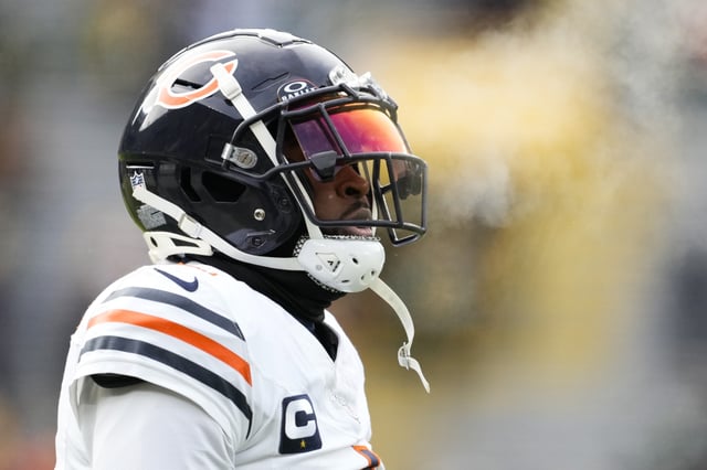 GREEN BAY, WISCONSIN – JANUARY 05: Jaylon Johnson #1 of the Chicago Bears warms up before the game against the Green Bay Packers at Lambeau Field on January 05, 2025 in Green Bay, Wisconsin. (Photo by Patrick McDermott/Getty Images)
