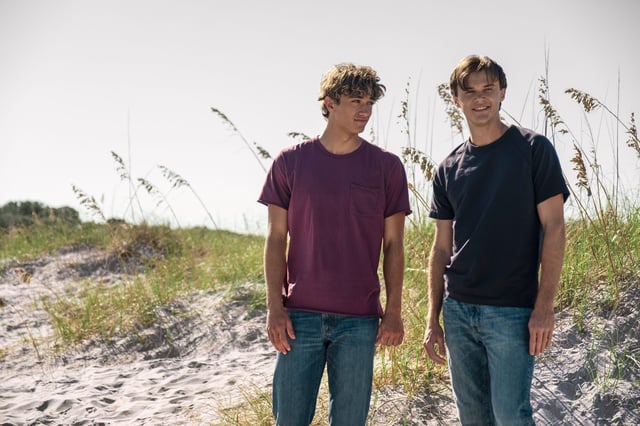 Brothers Jeremiah (Gavin Casalegno) and Conrad (Christopher Briney) in Cousins.