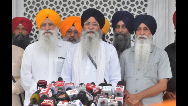 Shiromani Gurdwara Parbandhak Committee resident Harjinder Singh Dhami addressing mediapersons outside the Golden Temple, in Amritsar on Tuesday. (Sameer Sehgal/HT)