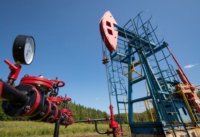 A view shows an oil pump jack outside Almetyevsk, in the Republic of Tatarstan, Russia July 14, 2025. REUTERS/Stringer/ File Photo