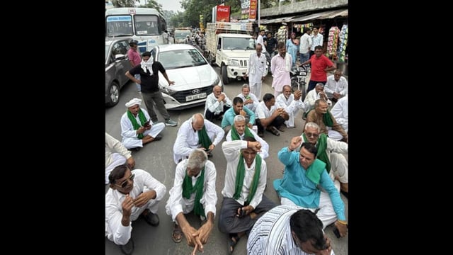 Farmers holding a protest in Karnal on Tuesday. (HT Photo)