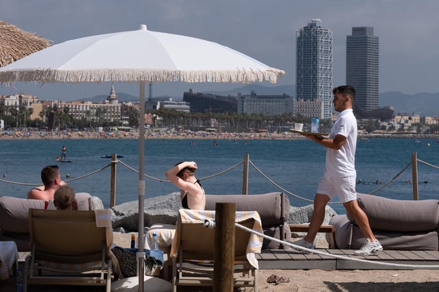 Turistas en las inmediaciones del Hotel W, a 5 de agosto de 2024.