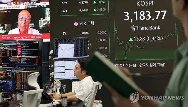 A dealing room at Hana Bank in central Seoul on July 23, 2025. (Yonhap)